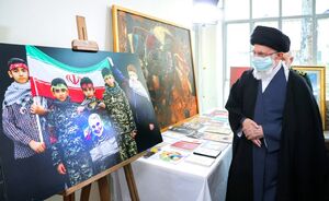 بازدید رهبر انقلاب از نمایشگاه هنری پیرامون شهید سلیمانی