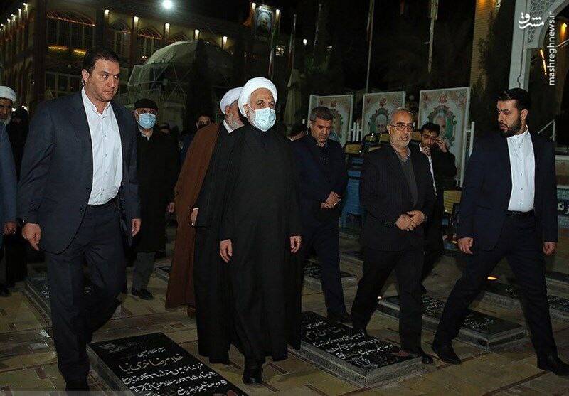 عکس/ حضور شبانه اژهای بر سر مزار حاج قاسم