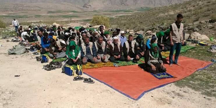 زائران عراقی با پای پیاده به خراسان رضوی رسیدند +فیلم