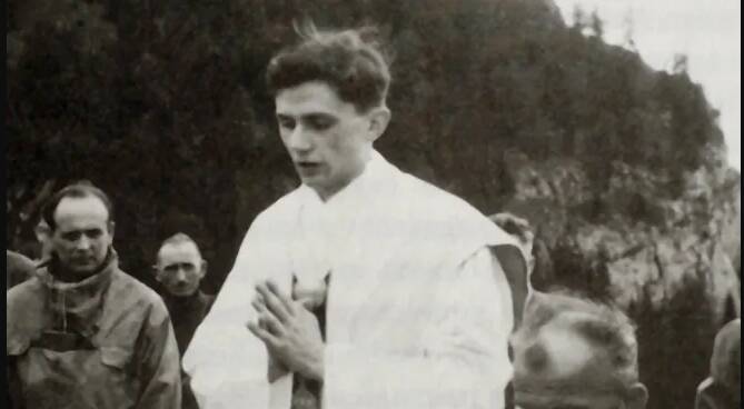 از عضویت در جوانان هیتلری تا توهین به پیامبر اسلام(ص) /مرگ پاپ همراه با کارنامهای سیاه از رسوایی «تجاوز جنسی» کشیشان به کودکان +عکس