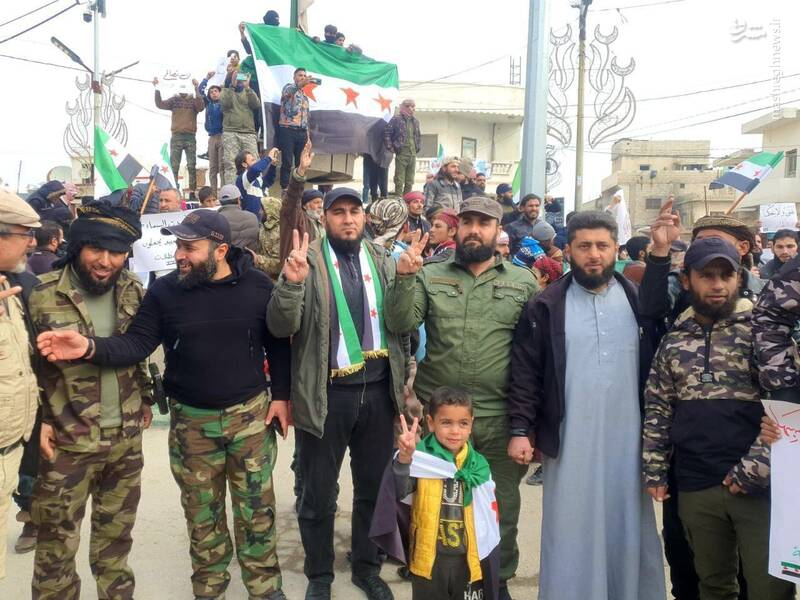 آتش زدن پرچم ترکیه در شمال سوریه +فیلم