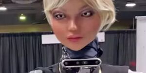 این ربات به 120 زبان صحبت می کند/ معرفی رباتی با حس بویایی