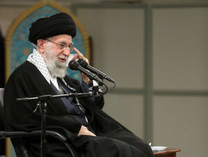 هدف اغتشاشات از بین بردن نقاط قوت کشور بود نه برطرف کردن ضعفها/ راه علاج وسوسه تبلیغاتیِ اثرگذار بر ذهن جوان و نوجوان باتوم نیست بلکه تبیین است/ مشکل اقتصادی داریم اما با آتش زدن سطل آشغال حل میشود؟ رهبر انقلاب