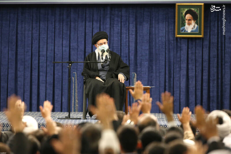 هدف اغتشاشات از بین بردن نقاط قوت کشور بود نه برطرف کردن ضعفها/ راه علاج وسوسه تبلیغاتیِ اثرگذار بر ذهن جوان و نوجوان باتوم نیست بلکه تبیین است/ مشکل اقتصادی داریم اما با آتش زدن سطل آشغال حل میشود؟