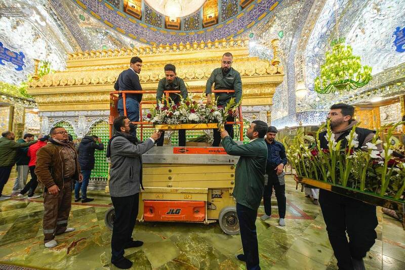عکس/ گل آرایی ضریح مطهر امام علی(ع)