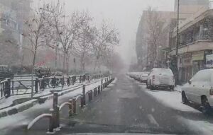 بارش برف در خیابان میرداماد تهران