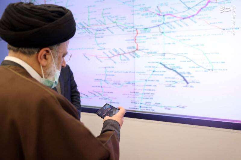 حضور سرزده رئیسی در مرکز کنترل شرکت ملی گاز+ عکس