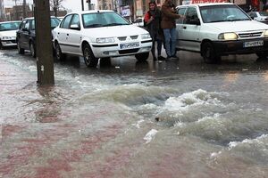 ببینید | معابر شیراز را آب برد | وضعیت که خودروها گرفتار آن شدند