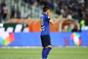 آمانوف بهمحض باز شدن پنجره استقلال، فروخته میشود