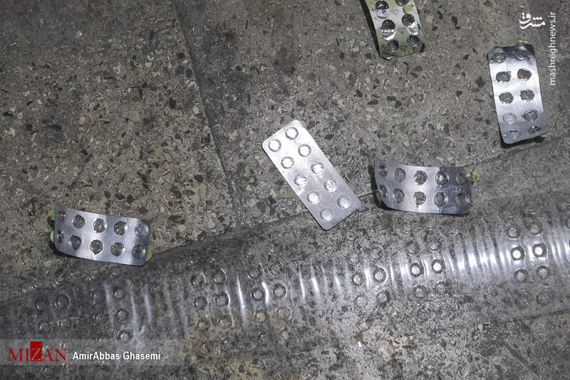 عکس/ انهدام شبکه زیرزمینی تولید داروهای تقلبی ترک اعتیاد