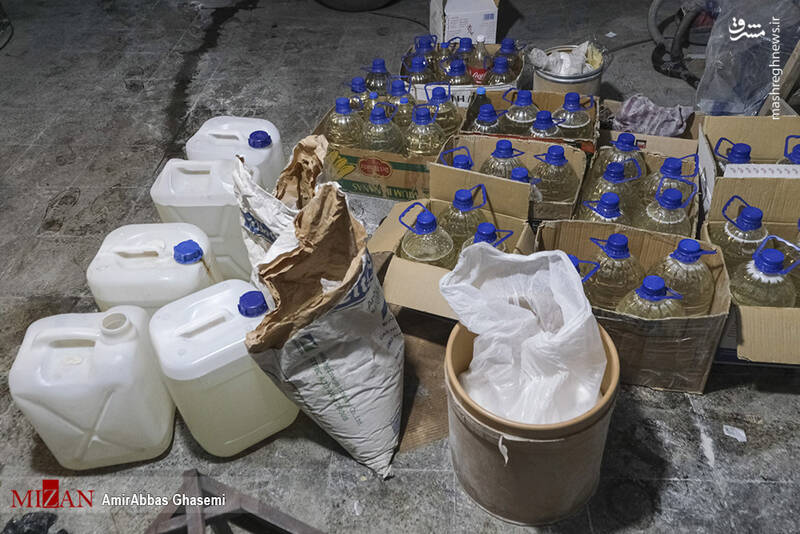 عکس/ انهدام شبکه زیرزمینی تولید داروهای تقلبی ترک اعتیاد