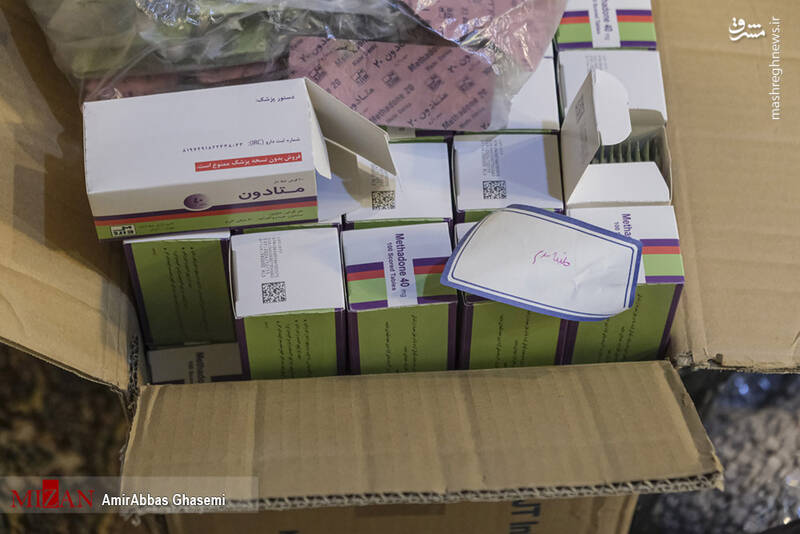 عکس/ انهدام شبکه زیرزمینی تولید داروهای تقلبی ترک اعتیاد