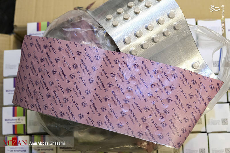 عکس/ انهدام شبکه زیرزمینی تولید داروهای تقلبی ترک اعتیاد