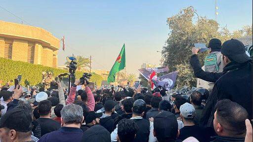 اعتراض عراقیها مقابل سفارت سوئد در محکومیت اهانت به قرآن