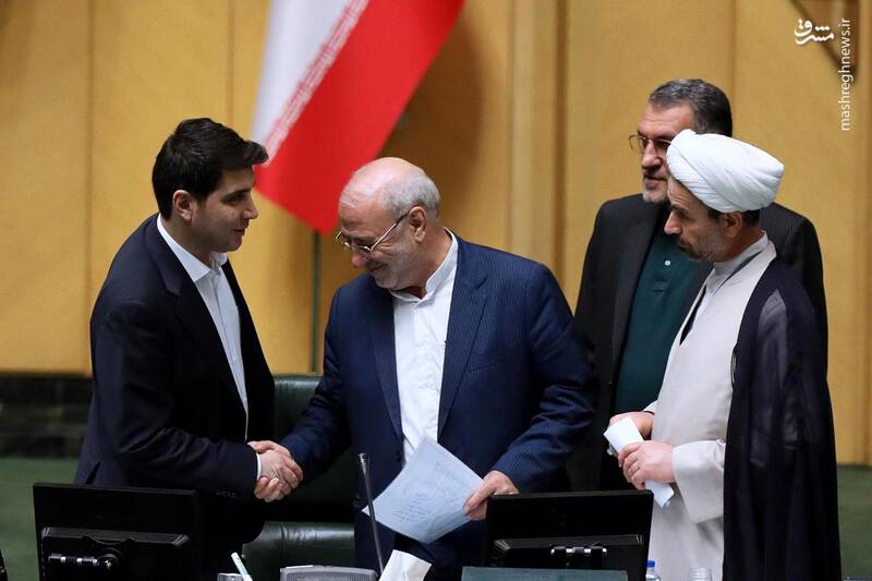 عکس/ حضور وزرای اقتصاد و ارتباطات در صحن علنی مجلس