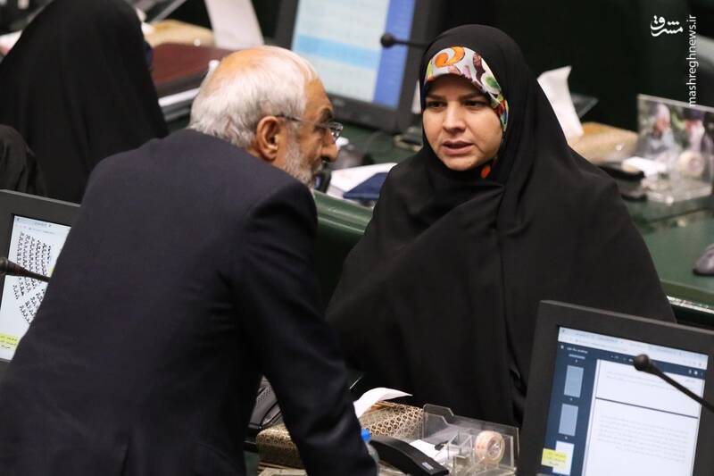 عکس/ حضور وزرای اقتصاد و ارتباطات در صحن علنی مجلس