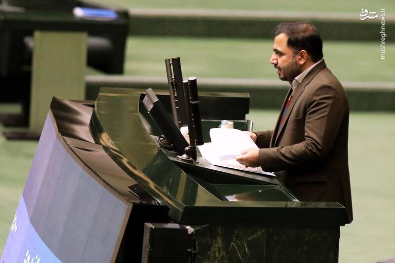 عکس/ حضور وزرای اقتصاد و ارتباطات در صحن علنی مجلس