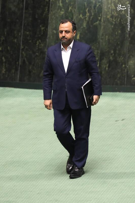 عکس/ حضور وزرای اقتصاد و ارتباطات در صحن علنی مجلس