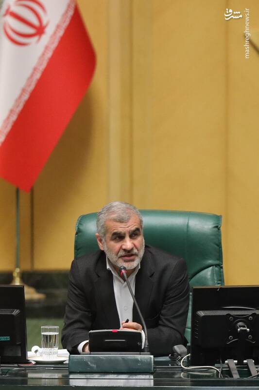 عکس/ حضور وزرای اقتصاد و ارتباطات در صحن علنی مجلس