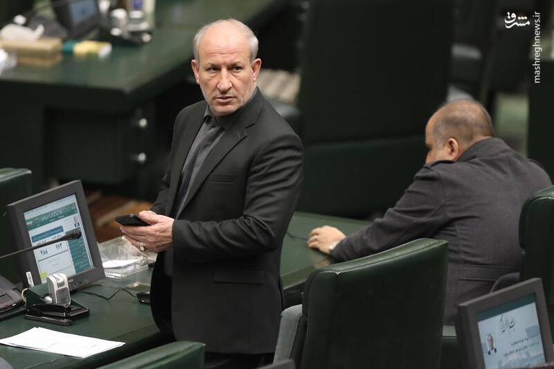 عکس/ حضور وزرای اقتصاد و ارتباطات در صحن علنی مجلس