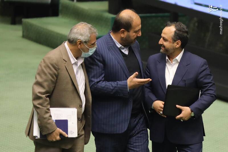 عکس/ حضور وزرای اقتصاد و ارتباطات در صحن علنی مجلس