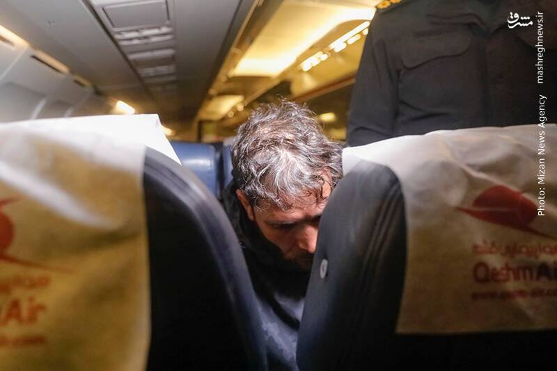 حسن فیروزی در حال فرار از مرزهای آبی کشور بازداشت شد/ حسن فیروزی: به دلیل بدهی فرار کردم/ به درخواست رسانههای خارج از کشور برایشان فایل صوتی میفرستادم/ در حوادث اخیر کشور یک روز هم بازداشت نبودم