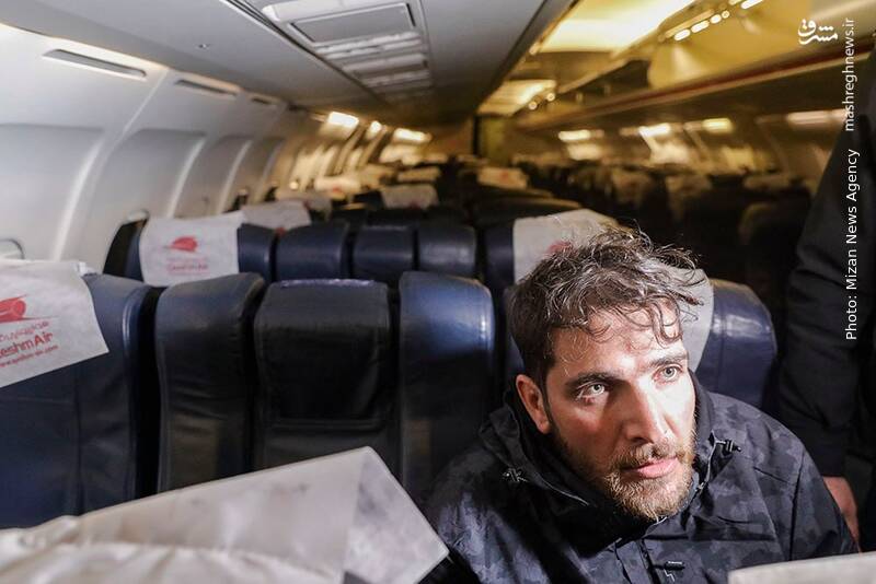 حسن فیروزی در حال فرار از مرزهای آبی کشور بازداشت شد/ حسن فیروزی: به دلیل بدهی فرار کردم/ به درخواست رسانههای خارج از کشور برایشان فایل صوتی میفرستادم/ در حوادث اخیر کشور یک روز هم بازداشت نبودم