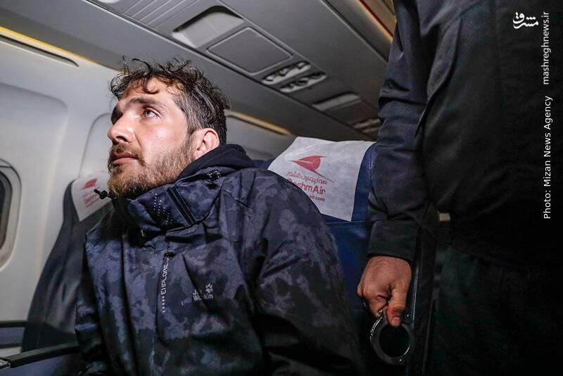 حسن فیروزی در حال فرار از مرزهای آبی کشور بازداشت شد/ حسن فیروزی: به دلیل بدهی فرار کردم/ به درخواست رسانههای خارج از کشور برایشان فایل صوتی میفرستادم/ در حوادث اخیر کشور یک روز هم بازداشت نبودم