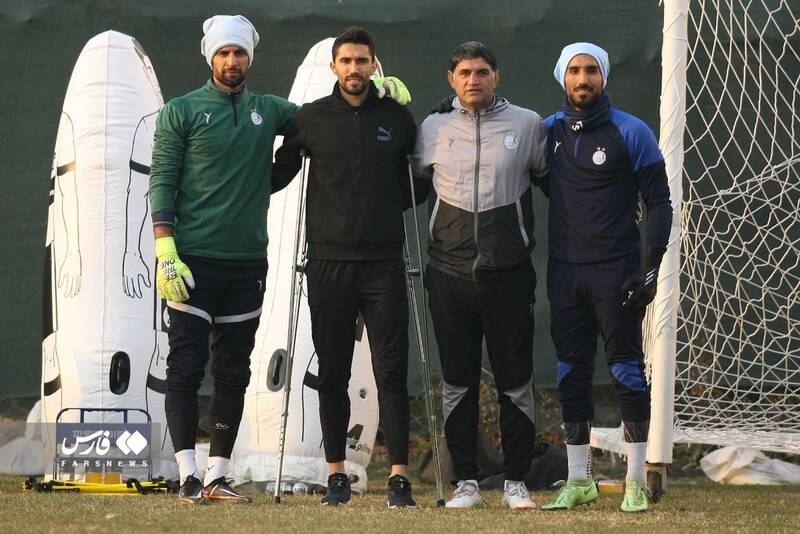 دروازهبان استقلال با عصا به دیدار ساپینتو رفت +عکس