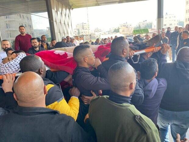 حضور گسترده فلسطینی ها در مراسم تشییع پیکر شهدای جنین +تصاویر