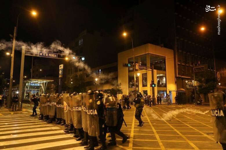 عکس/ درگیری شدید پلیس پرو با مخالفان رئیس جمهور