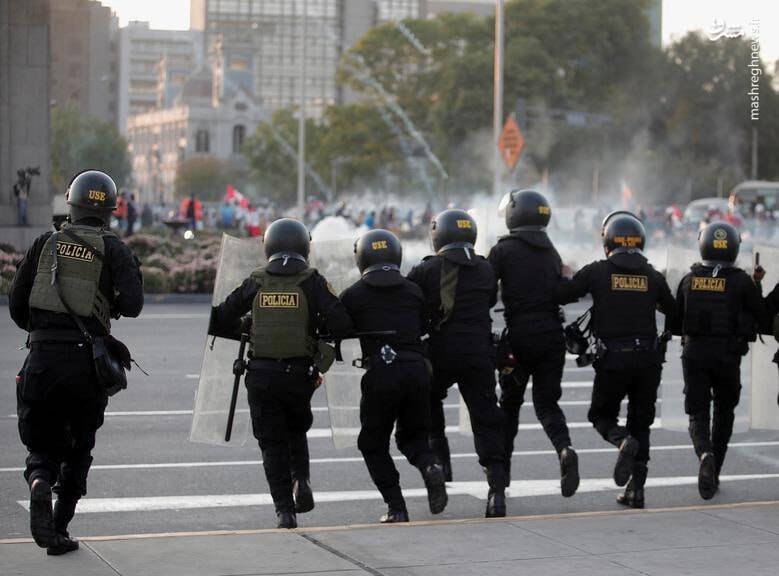 عکس/ درگیری شدید پلیس پرو با مخالفان رئیس جمهور