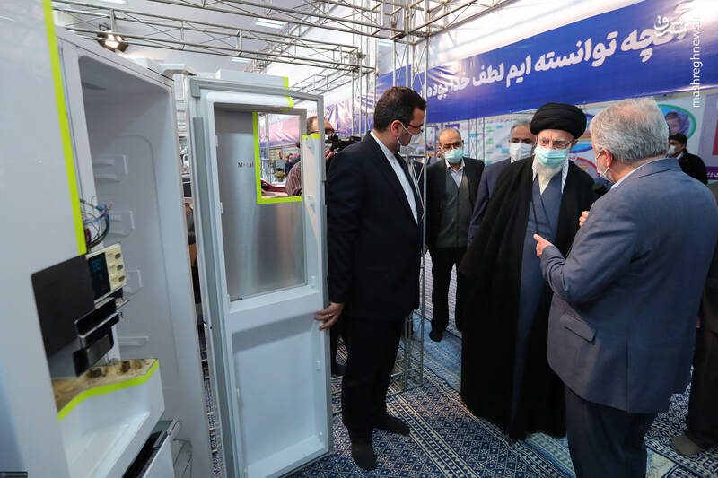 بازدید سه ساعته رهبر انقلاب اسلامی از نمایشگاه توانمندیهای تولید داخل +تصاویر