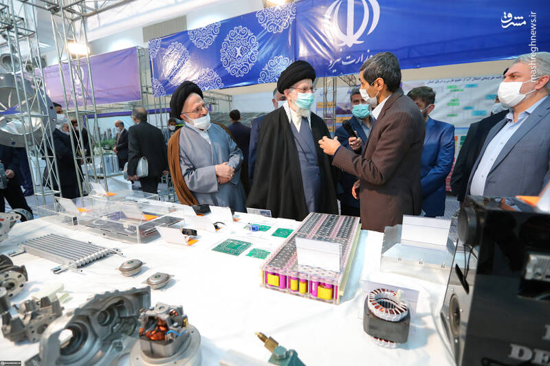 بازدید سه ساعته رهبر انقلاب اسلامی از نمایشگاه توانمندیهای تولید داخل +تصاویر
