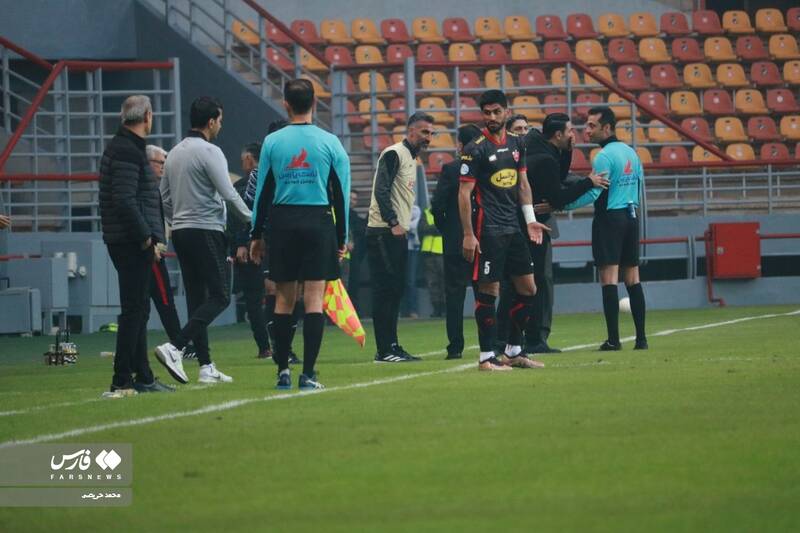 داور بدون اشتباه، قربانی دعوای پرسپولیس و فولاد/ یکی از لجن بازی گفت و دیگری از شیر و کفتار!