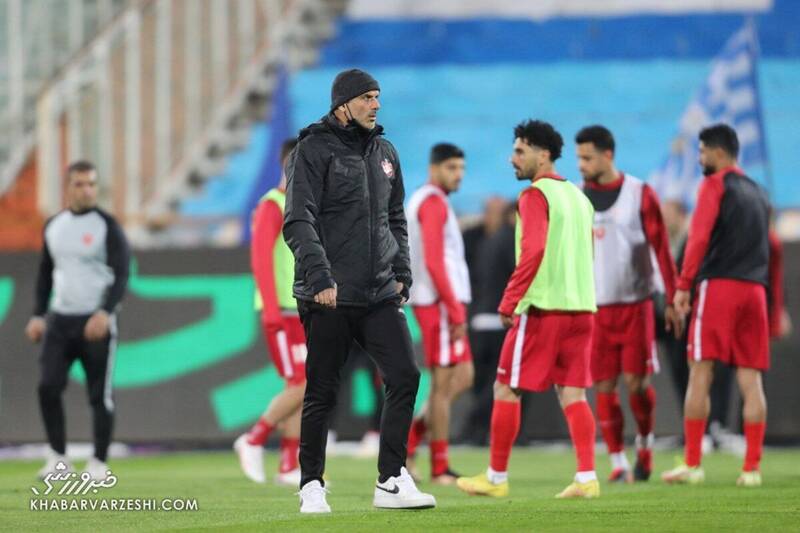 سکوت طولانی سیدجلال سرانجام شکست/ مربی خارجی فولاد صداهای عجیب در میآورد!/ به داوران حمله نکردیم؛ سرمان را بریدند