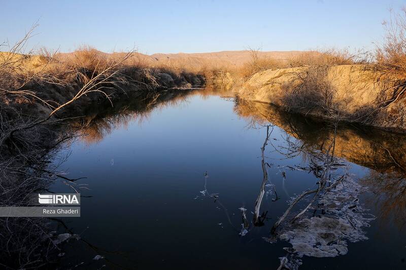 تصاویری از لحظه رسیدن آب به دریاچه بختگان