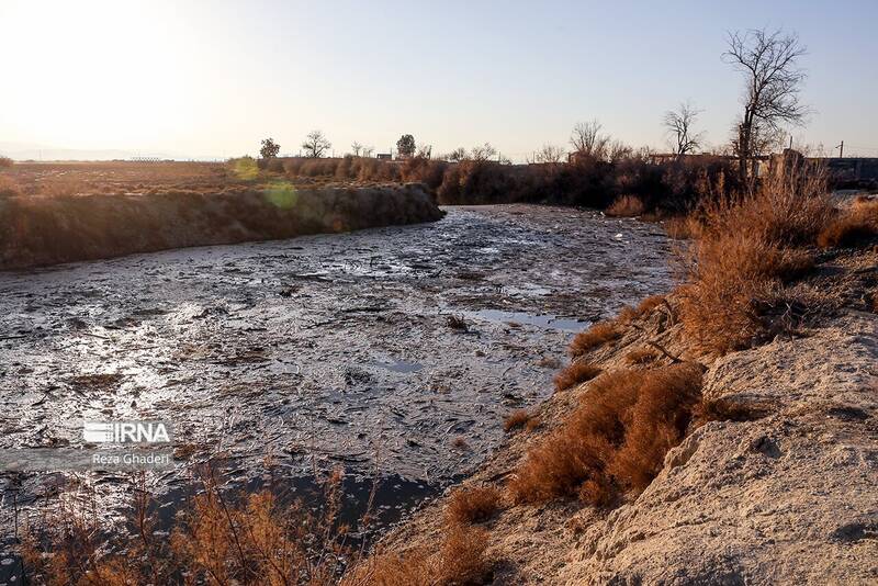 تصاویری از لحظه رسیدن آب به دریاچه بختگان