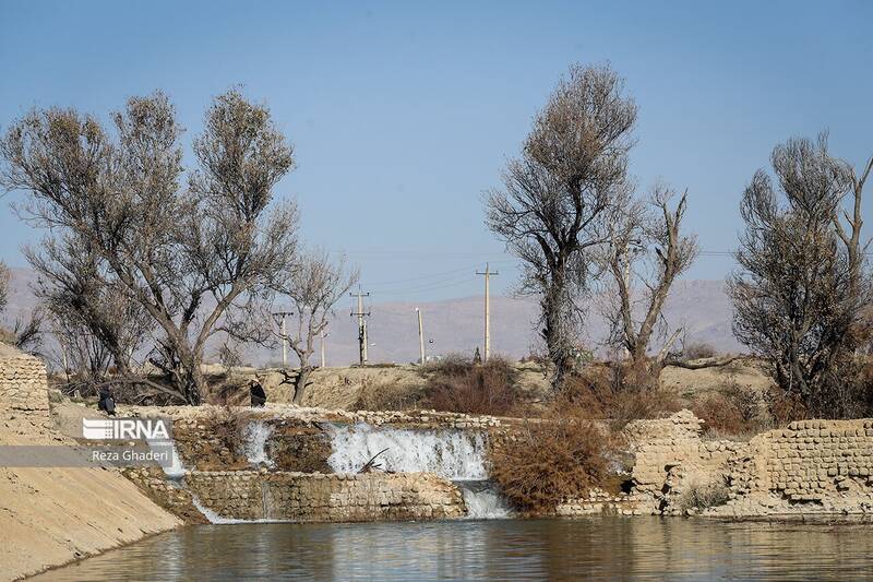 تصاویری از لحظه رسیدن آب به دریاچه بختگان