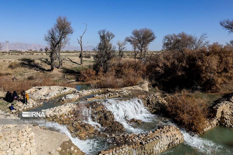 تصاویری از لحظه رسیدن آب به دریاچه بختگان