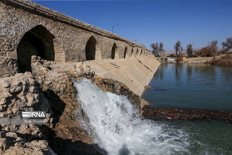 تصاویری از لحظه رسیدن آب به دریاچه بختگان