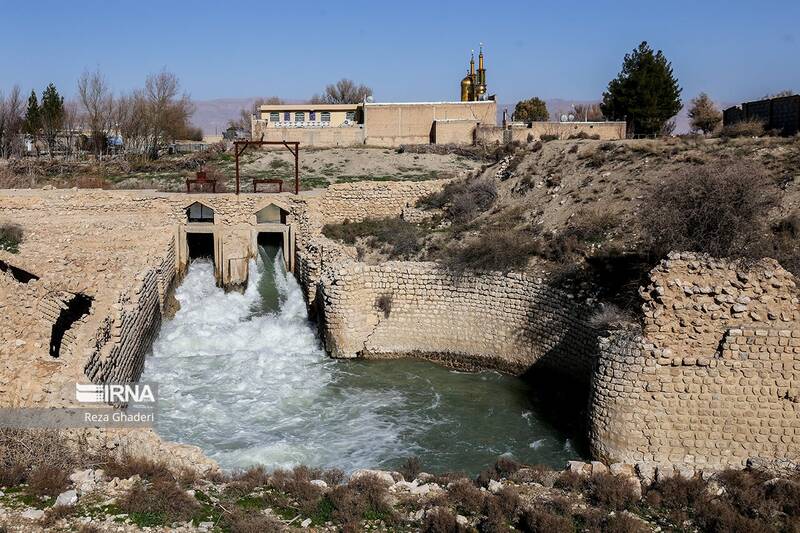 تصاویری از لحظه رسیدن آب به دریاچه بختگان