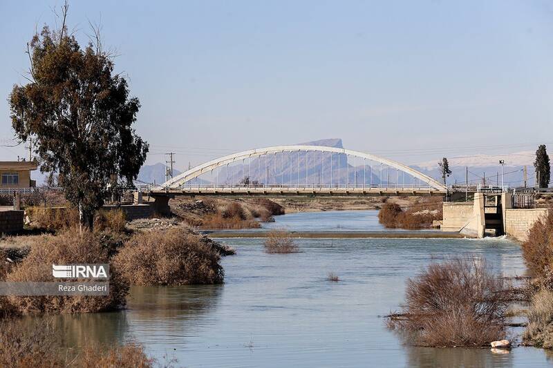 تصاویری از لحظه رسیدن آب به دریاچه بختگان