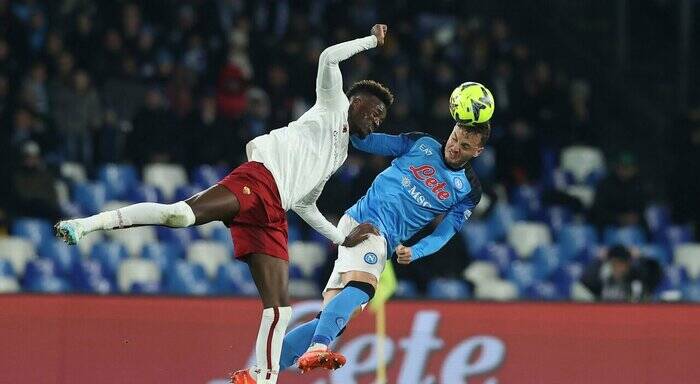 آقای خاص برابر ناپولی اسپالتی زانو زد