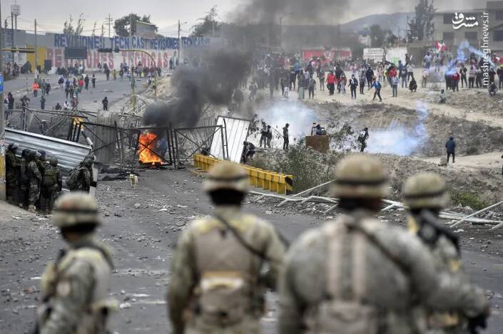 عکس/ درگیری پلیس با معترضان در پرو