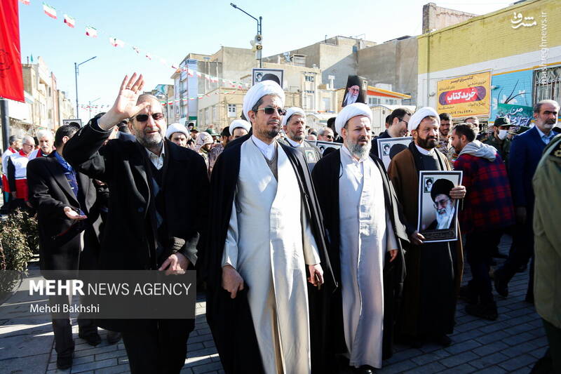 عکس/ گلباران بیت امام خمینی(ره) در قم