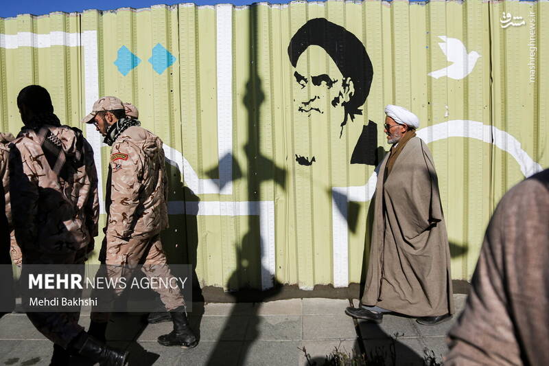 عکس/ گلباران بیت امام خمینی(ره) در قم