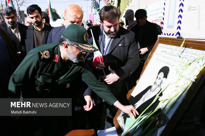 عکس/ گلباران بیت امام خمینی(ره) در قم