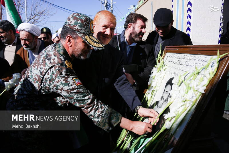 عکس/ گلباران بیت امام خمینی(ره) در قم