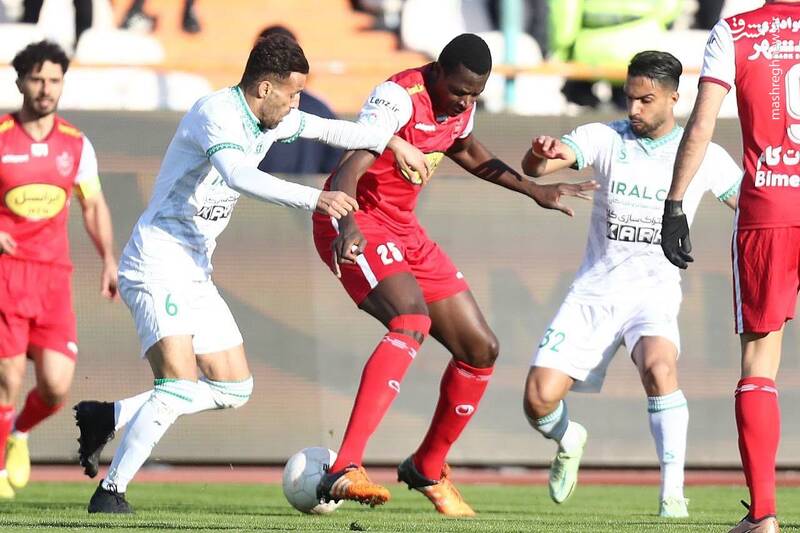 توقف پرسپولیس ۱۰ نفره مقابل آلومینیوم/ رحمتی سپاهان را صدرنشین کرد +عکس